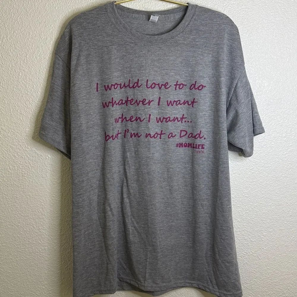 Gray MOMLIFE T-Shirt with Pink Graphic- large
